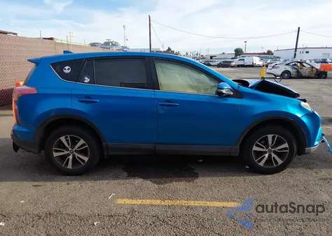 2017 Toyota Rav4 Xle z USA, uszkodzony, nr VIN JTMWFREVXHD106574